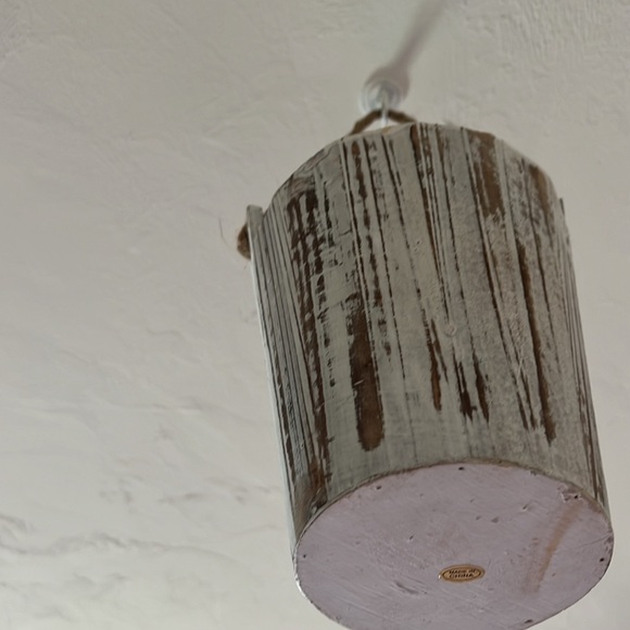 Life is better in flip flops wooden decorative bucket in ocean blue and white. - Picture 2 of 3